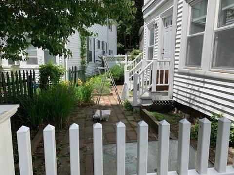 29 Pine St, Stoneham, MA 02180 photo 3