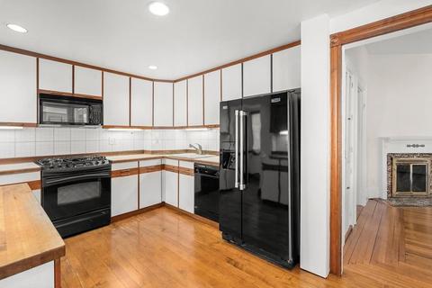 30 Beals St, Brookline, MA 02446 photo 8