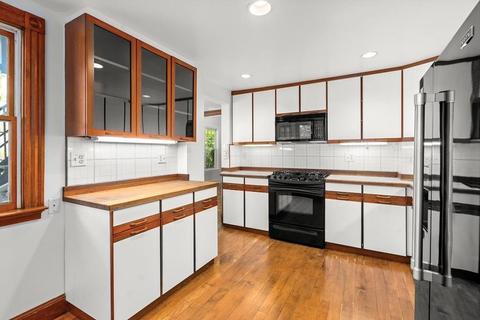 30 Beals St, Brookline, MA 02446 photo 9