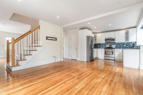 22 Abbott Rd, Gloucester, MA 01930 photo 3