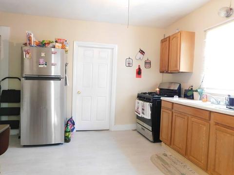 8 Washington St, Springfield, MA 01108 photo 6