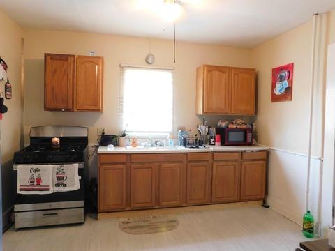 8 Washington St, Springfield, MA 01108 photo 4
