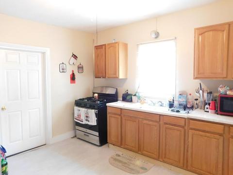 8 Washington St, Springfield, MA 01108 photo 5