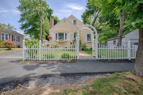16 Laurel St, Danvers, MA 01923 photo 3