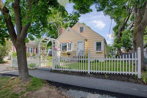16 Laurel St, Danvers, MA 01923 photo 4