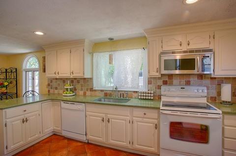 16 Laurel St, Danvers, MA 01923 photo 14