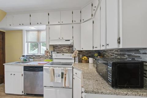399 Grattan St, Fall River, MA 02721 photo 4