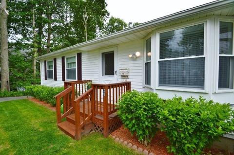 28 Bennett St, Hudson, MA 01749 photo 3