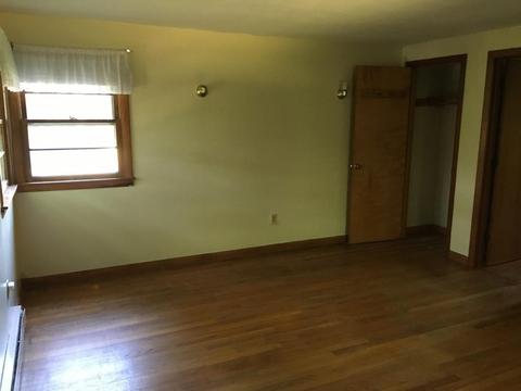 98 Plain St, Easthampton, MA 01027 photo 9