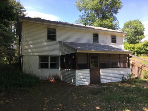 98 Plain St, Easthampton, MA 01027 photo 4