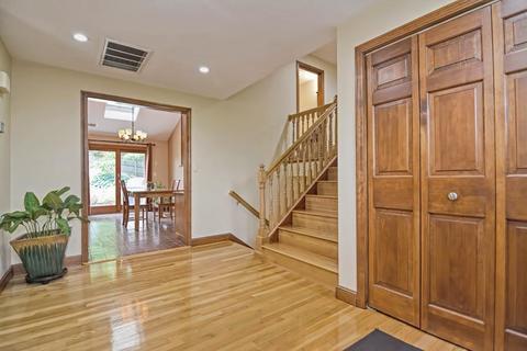 5 Pebble Pl, Stoneham, MA 02180 photo 4