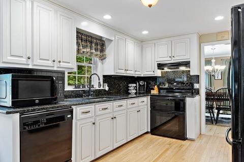 21 Brier Ln, Derry, NH 03038 photo 8