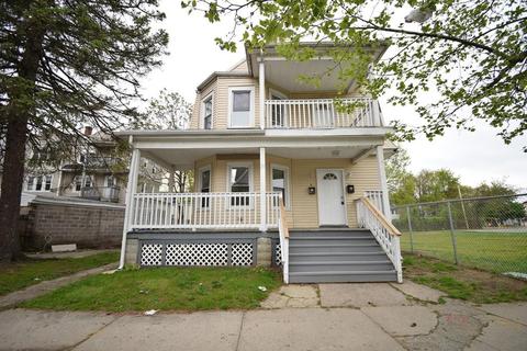 20 Bloomfield St, Springfield, MA 01108 photo 2
