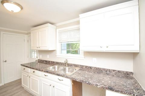 92 Jardine St, Springfield, MA 01107 photo 9