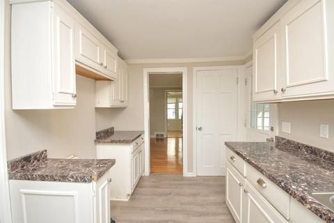 92 Jardine St, Springfield, MA 01107 photo 10