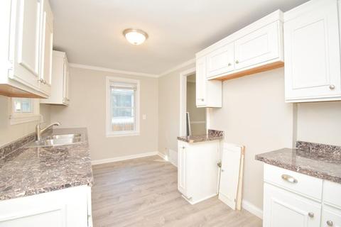 92 Jardine St, Springfield, MA 01107 photo 11