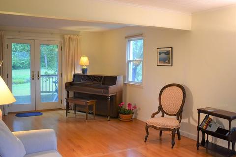 72 Strong St, Easthampton, MA 01027 photo 7