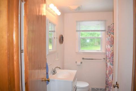 72 Strong St, Easthampton, MA 01027 photo 16