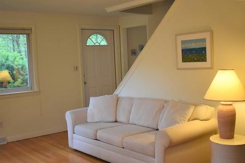 72 Strong St, Easthampton, MA 01027 photo 5
