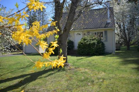72 Strong St, Easthampton, MA 01027 photo 2