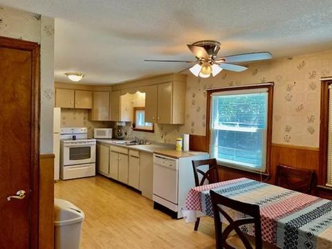 49 Leo Dr, Chicopee, MA 01020 photo 5