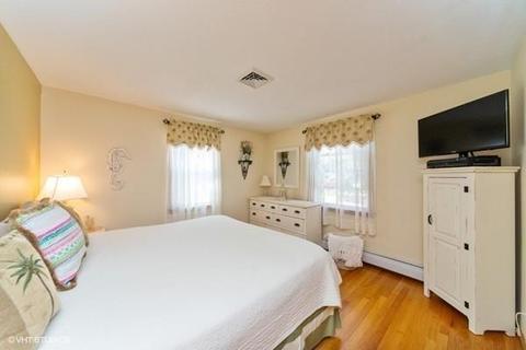 151 Blanan Dr, Chicopee, MA 01020 photo 4