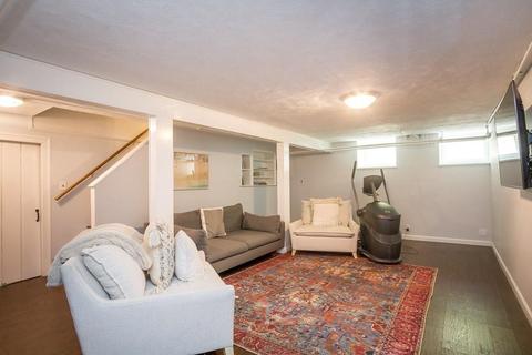 10 Cape Cod Ln, Milton, MA 02186 photo 19