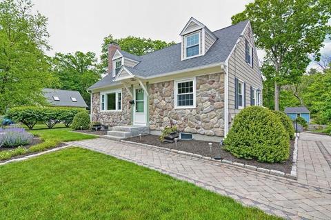 9 Bow St, Millis, MA 02054 photo 4