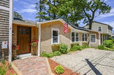 2 Mattapoisett Rd, Wareham, MA 02571 photo 1