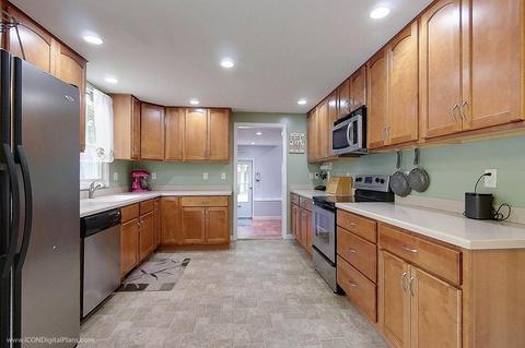2 Frances Ct, Coventry, RI 02816 photo 9