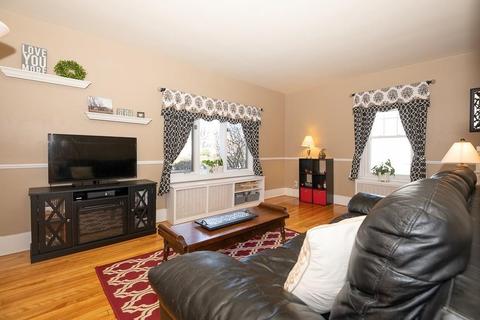 32 Rowena St, Worcester, MA 01606 photo 4