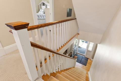 40 Cedar St, Marblehead, MA 01945 photo 17