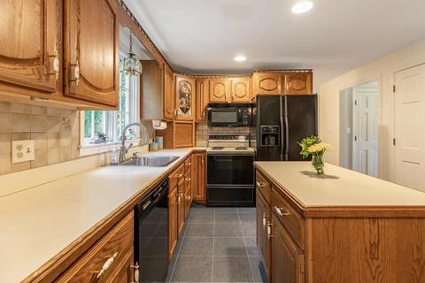 136 Olde Forge Rd, Hanover, MA 02339 photo 4