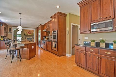 7 Lyons St, Franklin, MA 02038 photo 4