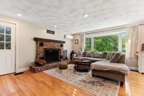 14 Cross St, Reading, MA 01867 photo 5