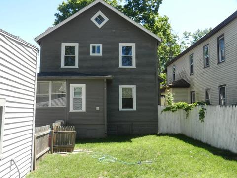 44 Howes St, Springfield, MA 01118 photo 2