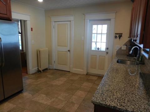 44 Howes St, Springfield, MA 01118 photo 6