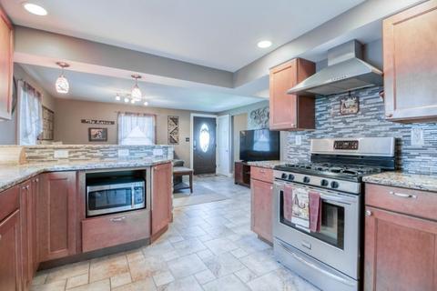 146 Powell Ave, Springfield, MA 01118 photo 3
