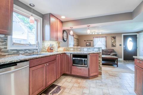 146 Powell Ave, Springfield, MA 01118 photo 4