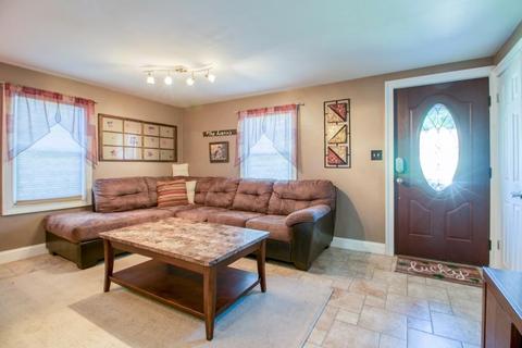 146 Powell Ave, Springfield, MA 01118 photo 9