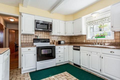489 Cooley St, Springfield, MA 01128 photo 15