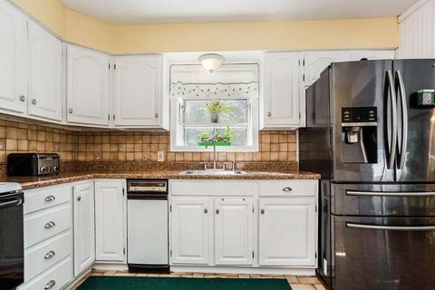 489 Cooley St, Springfield, MA 01128 photo 16