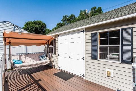 489 Cooley St, Springfield, MA 01128 photo 8