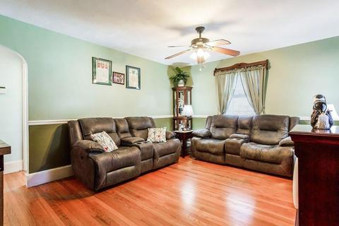 489 Cooley St, Springfield, MA 01128 photo 19