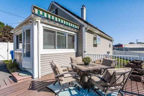 489 Cooley St, Springfield, MA 01128 photo 4
