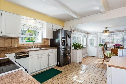 489 Cooley St, Springfield, MA 01128 photo 13