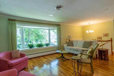 27 Mackintosh Ave, Needham, MA 02492 photo 2