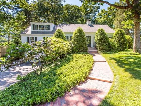 2 Barnstable Rd, Wellesley, MA 02481 photo 1
