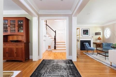 67 Toxteth St, Brookline, MA 02446 photo 2