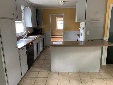 96 Kirk Dr, Springfield, MA 01109 photo 7